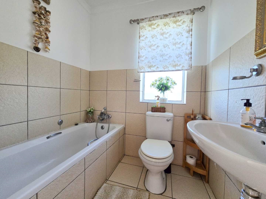 4 Bedroom Property for Sale in Stilbaai Wes Western Cape